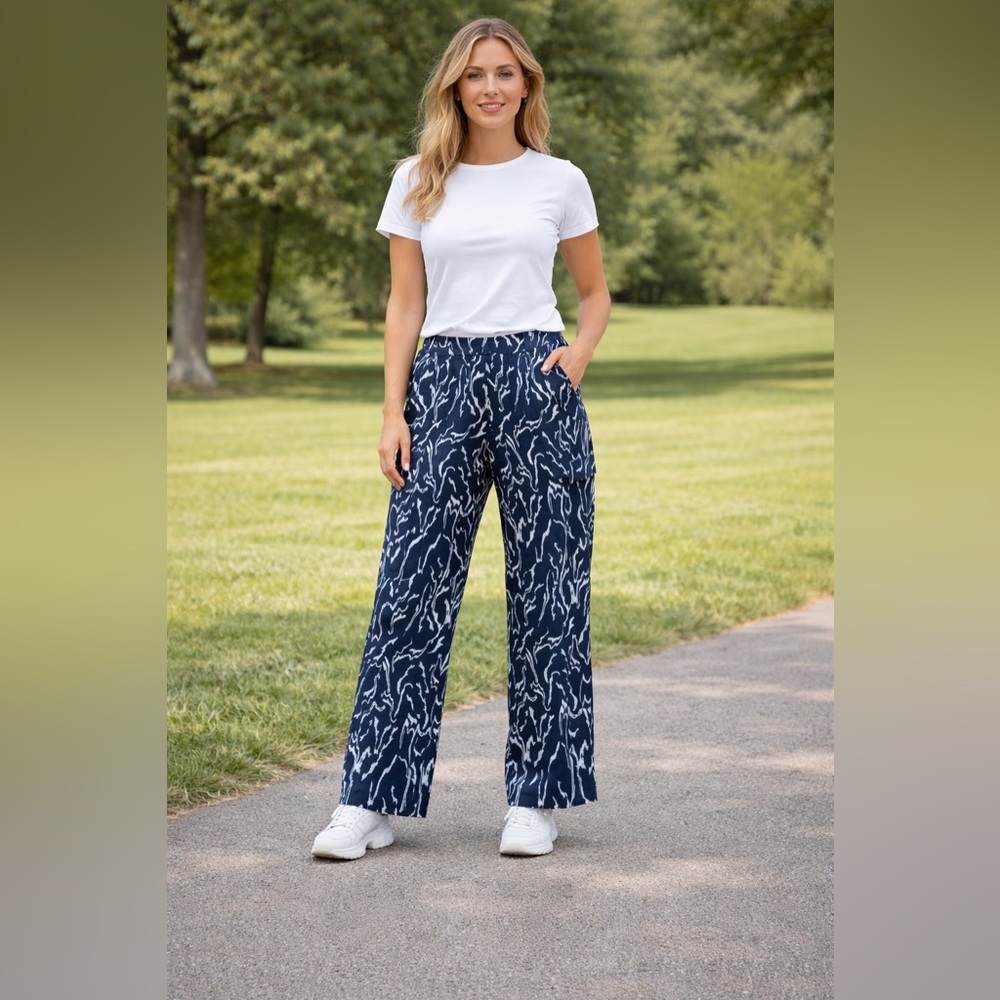 Athleta Vienna Cargo Pants in the "Voyage Orchid" navy blue NWT Sz4 UPF 50+
